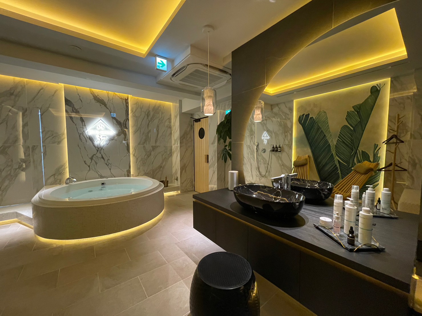 パラサウナ37】秋葉原の女子ウケ間違いなしのラグジュアリーなプライベートサウナでセルフロウリュとジャグジー付の水風呂を体験！サウナの専門商社