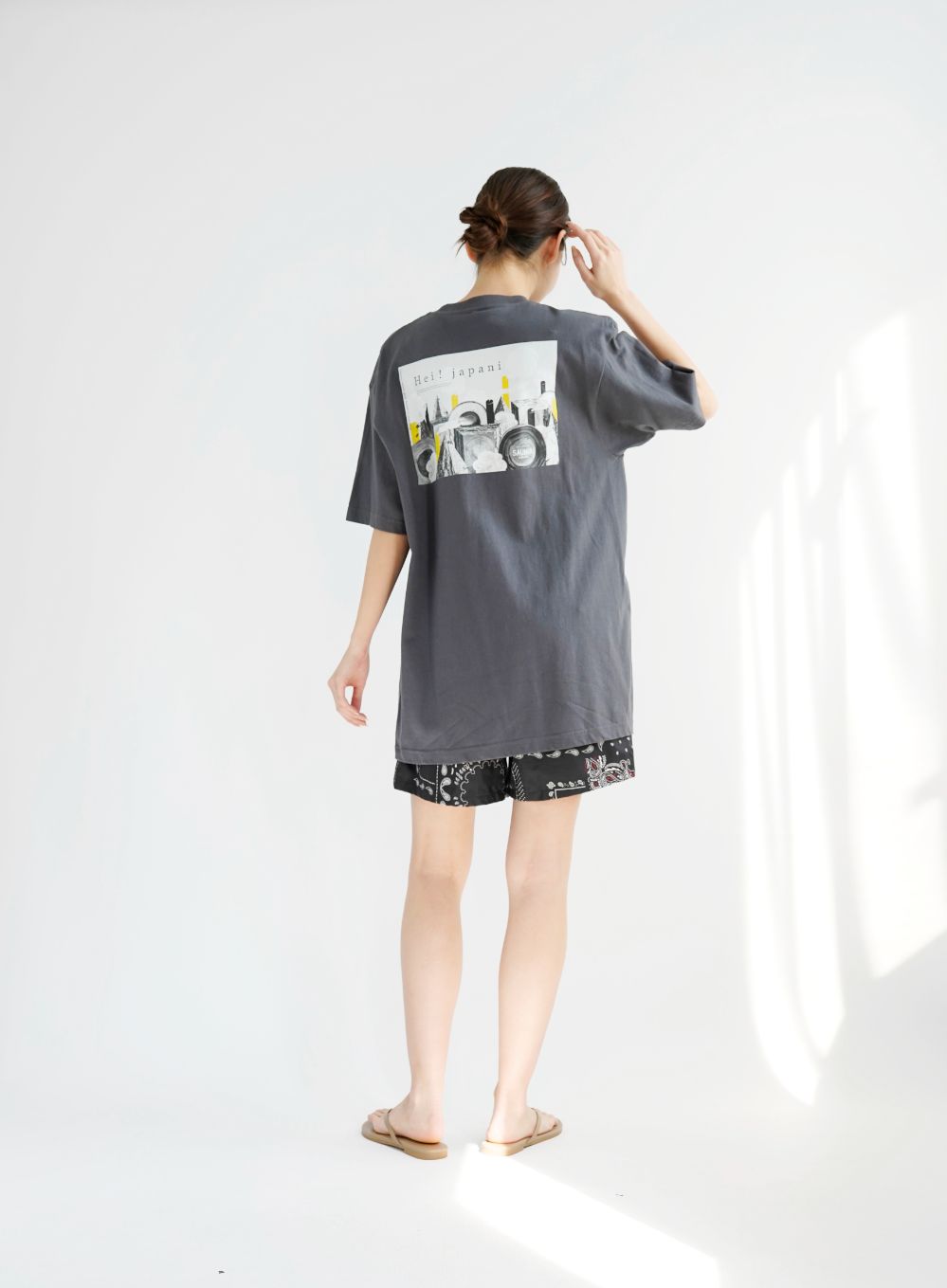 サウニアバックプリント　Tシャツ　デニム
