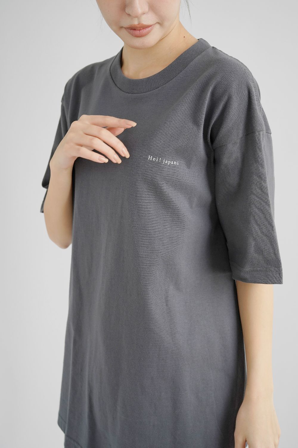 サウニアバックプリント　Tシャツ　デニム