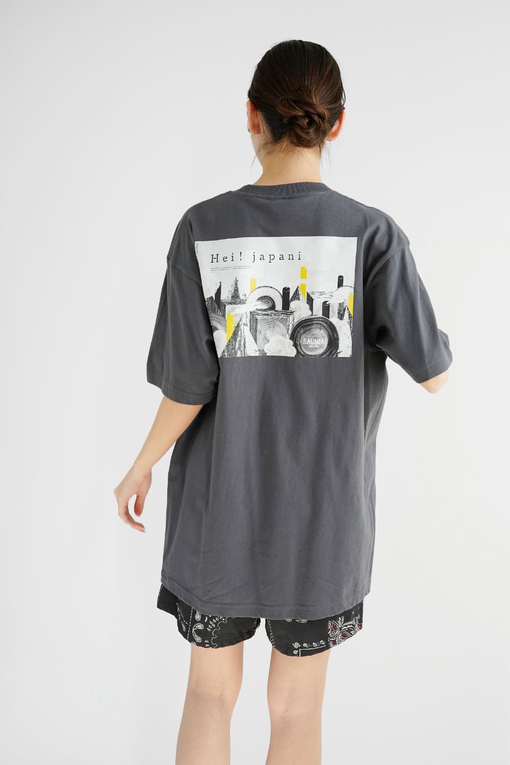 サウニアバックプリント　Tシャツ　デニム