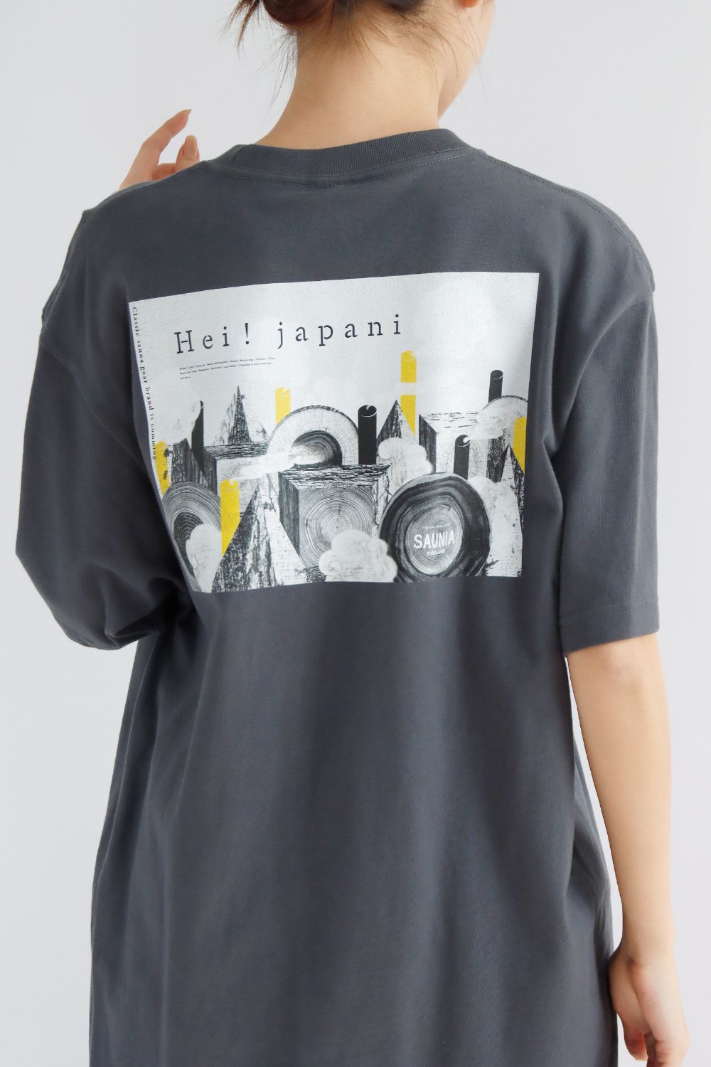 サウニアバックプリント　Tシャツ　デニム