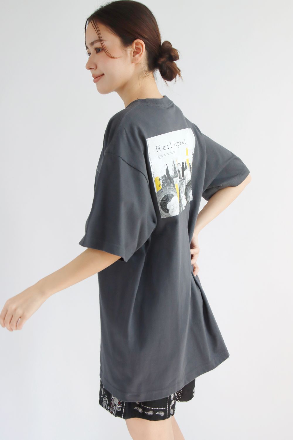 サウニアバックプリント　Tシャツ　デニム