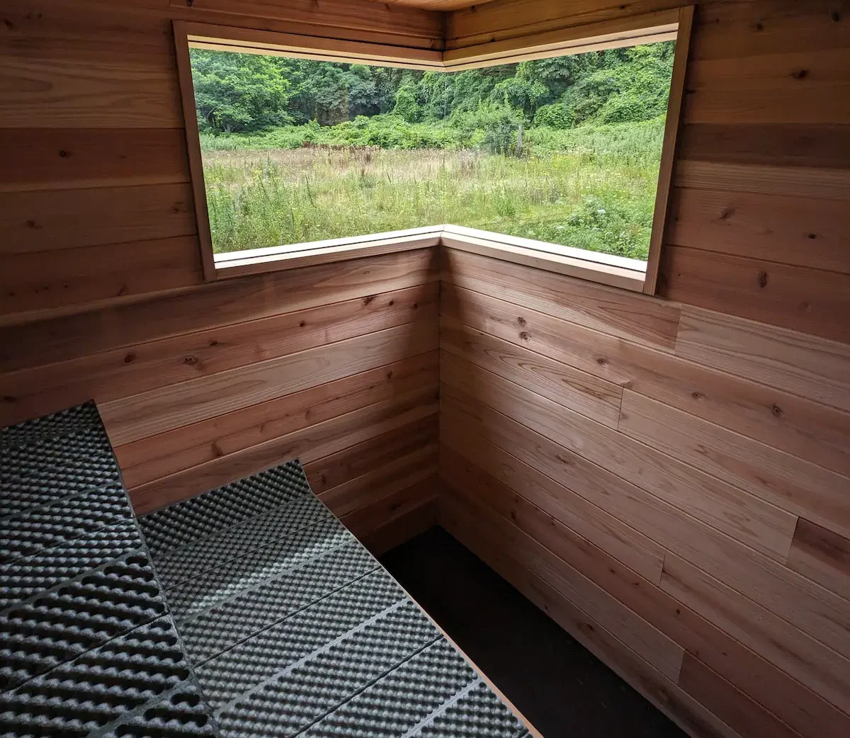 【余市の海と食を堪能】雨の日でもサウナ、BBQができる屋根付きウッドデッキ／広い庭の貸切一軒家