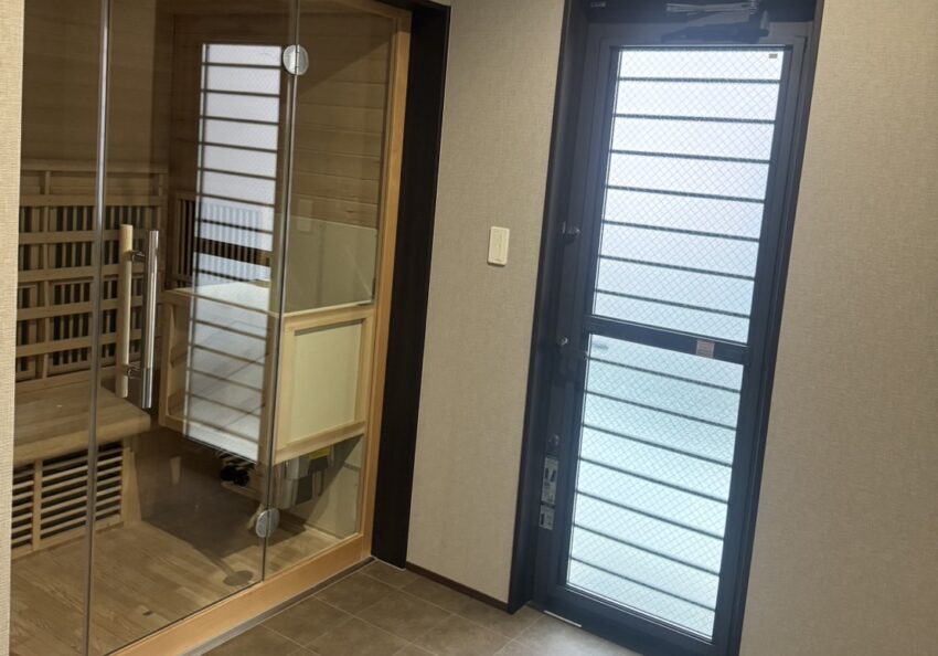 屋内用ガラスサウナを導入いただきました。