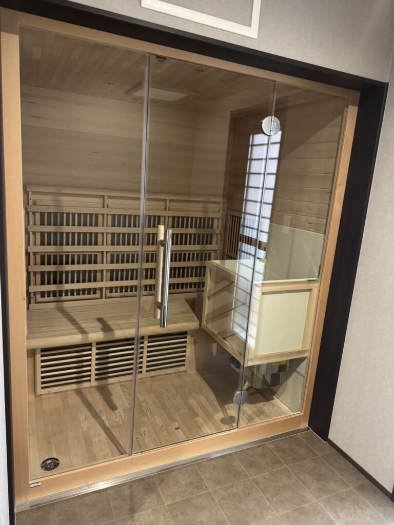 屋内用ガラスサウナを導入いただきました。