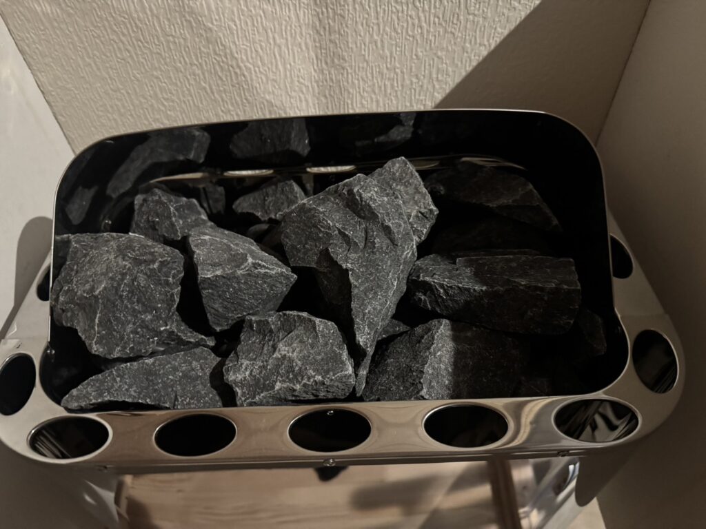 屋内用ガラスサウナを導入いただきました。