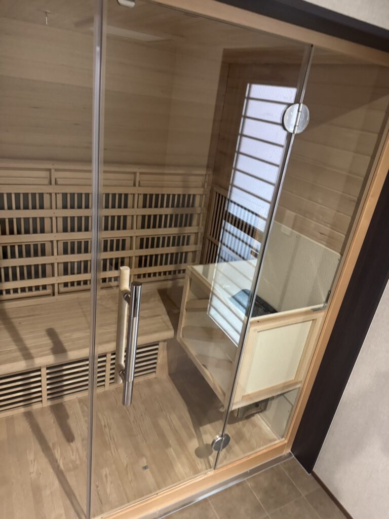 屋内用ガラスサウナを導入いただきました。