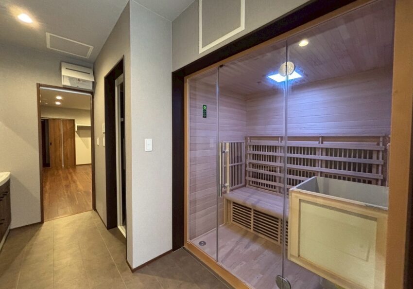 屋内用ガラスサウナを導入いただきました。
