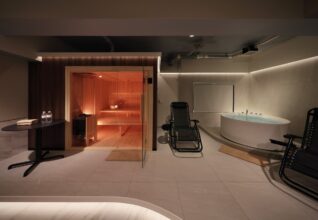 ホテルの客室へBOXサウナ(1800×1800)および水風呂チラーを導入いただきました