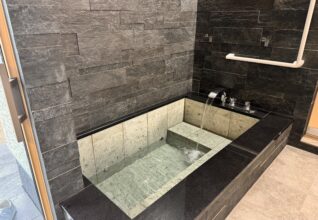 在来工法の浴槽にチラー配管し水風呂として設置いただきました。