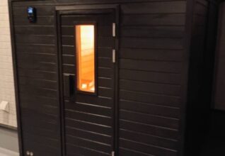 新築のご自宅へ屋外用の国産檜サウナ（ブラック塗装）を導入いただきました。