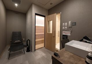 プライベートサウナ 既設の水風呂を後から冷却した水が給水できるようにしました。