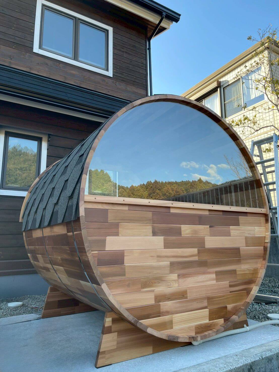 RED CEDAR SAUNA sisu バレルサウナ　～4名用　半月窓