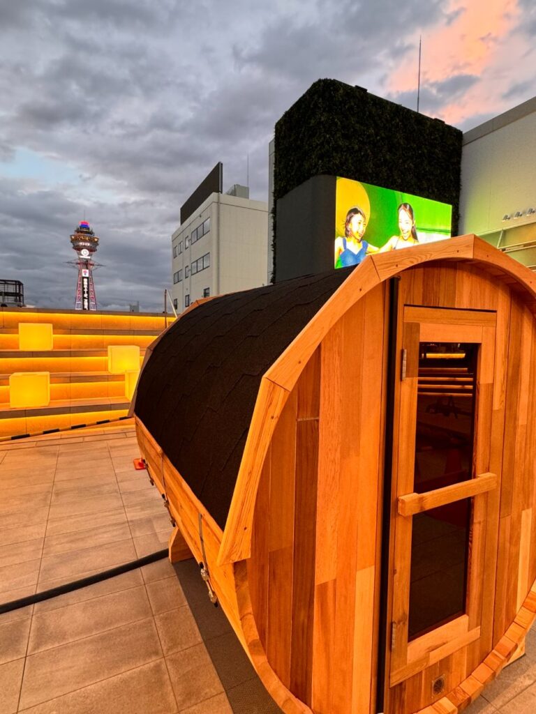 スパワールド ホテルアンドリゾート 屋上　バレルサウナ