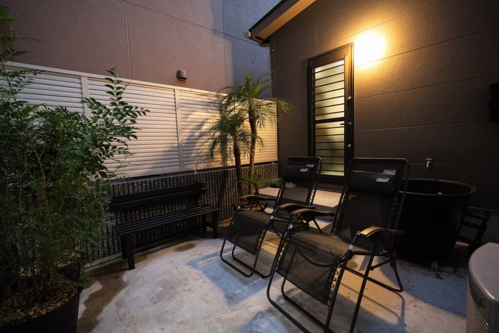 熊本県の個人宅に水風呂とチラーを導入いただきました。