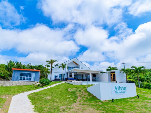 Alivio Mira el mar