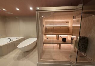 ガラス扉で開放的な屋内用サウナ1800×1800を導入いただきました。
