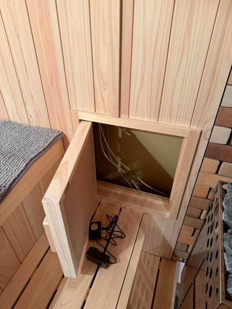 個人邸　テレビ付き屋内用サウナ　導入事例