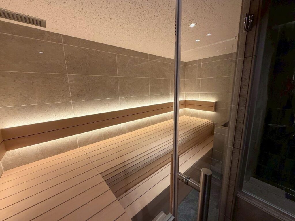 都内個人邸 水風呂・チラー 導入事例　サウナ室