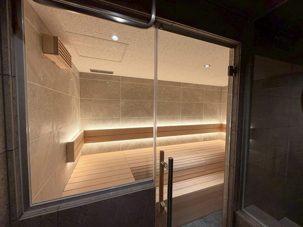 都内個人邸 水風呂・チラー 導入事例　サウナ室
