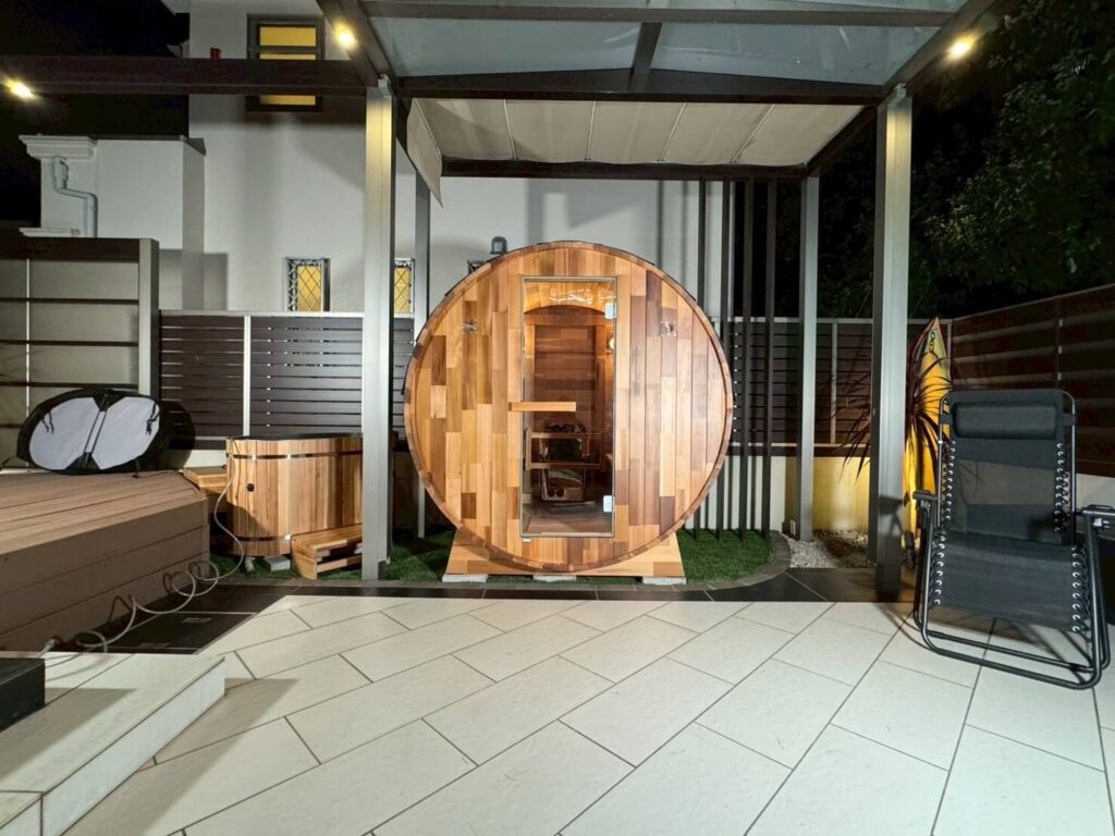 個人宅 庭 後置き バレルサウナ 水風呂チラー 導入事例