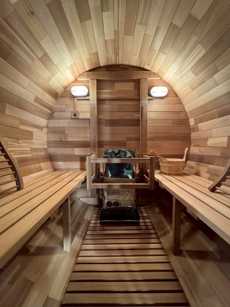 個人宅 庭 後置き バレルサウナ 水風呂チラー 導入事例