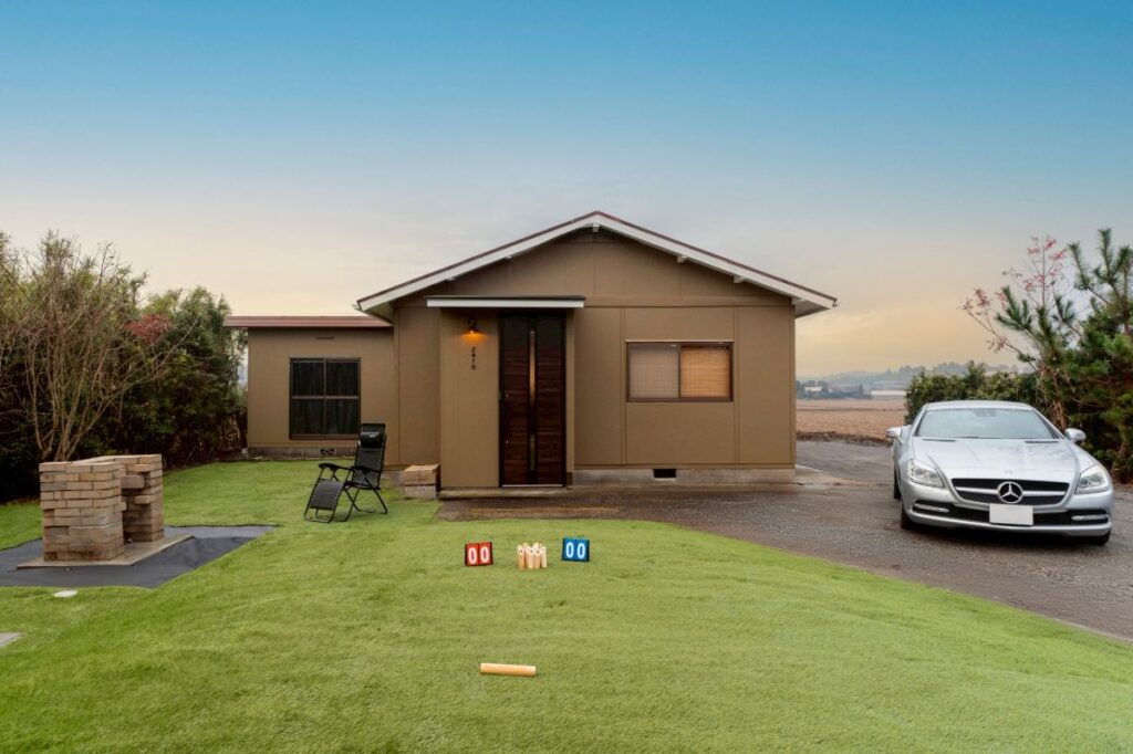 民泊施設 屋内用レッドシダーサウナ 水風呂チラーを導入し、本格サウナ体験を実現 導入事例