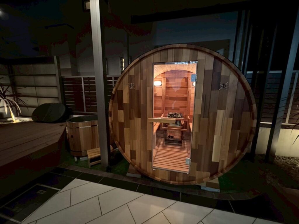 個人宅 庭 後置き バレルサウナ 水風呂チラー 導入事例