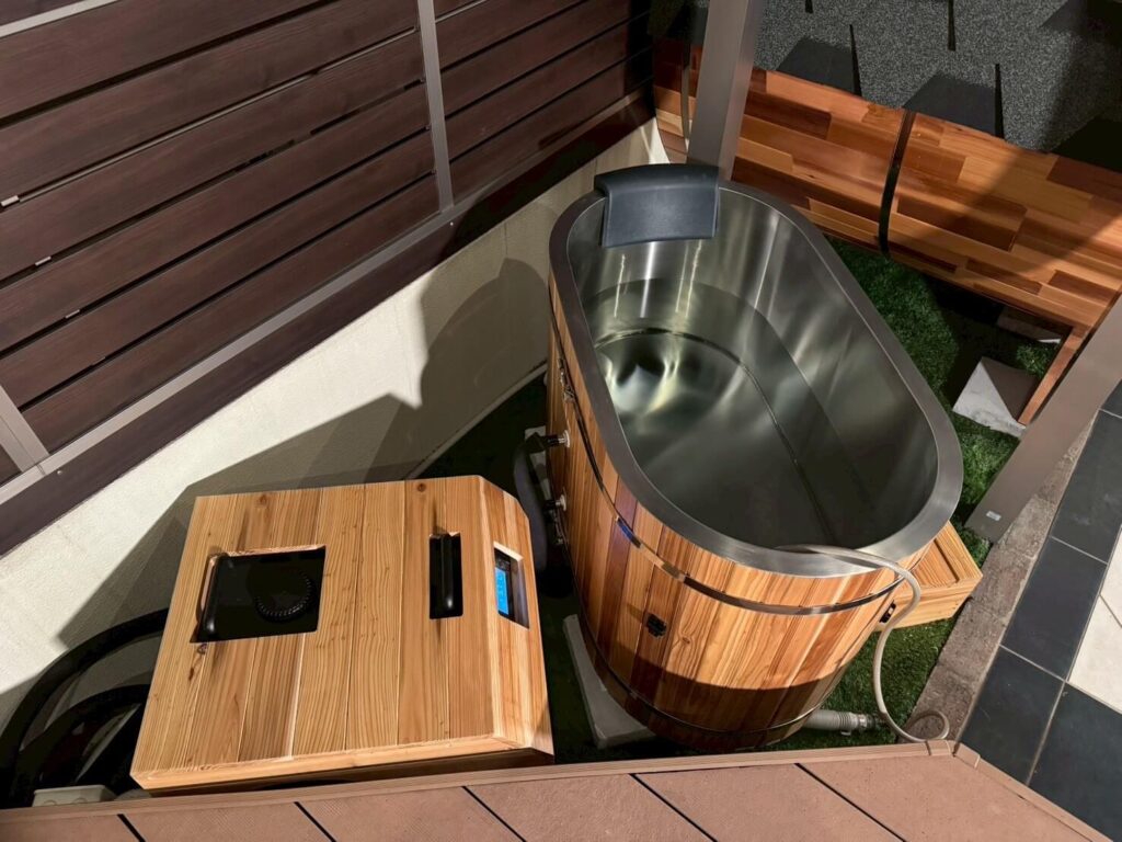 個人宅 庭 後置き バレルサウナ 水風呂チラー 導入事例