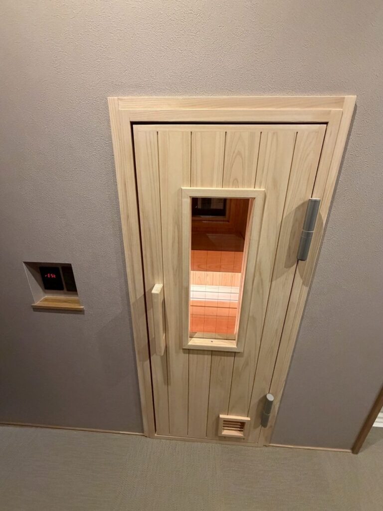 新築戸建て住宅にビルトインサウナと水風呂（チラー付）を導入いただきました。