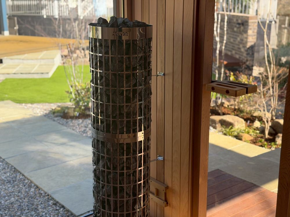 名古屋の個人邸にて外構と一体で楽しむ自宅サウナを導入いただきました。