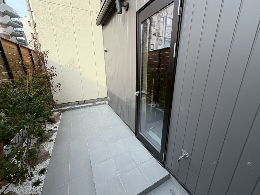 ガラス張りの屋内用自宅サウナと五右衛門水風呂＋チラーを導入