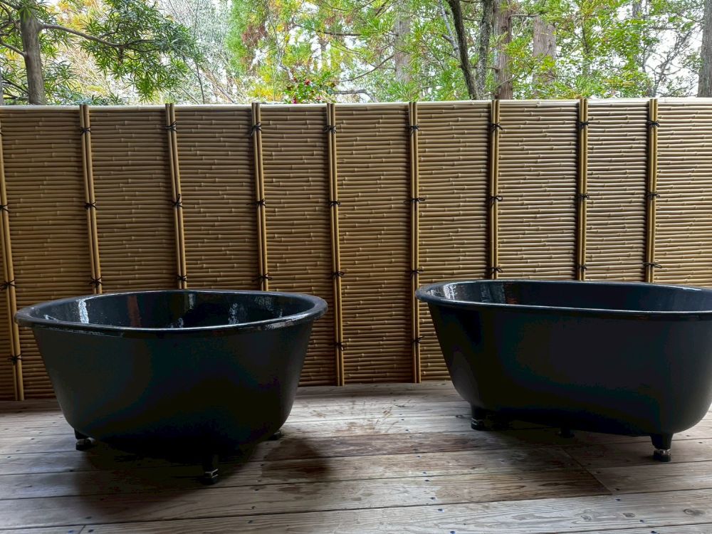 温浴施設で鋳物ホーロー浴槽を水風呂化