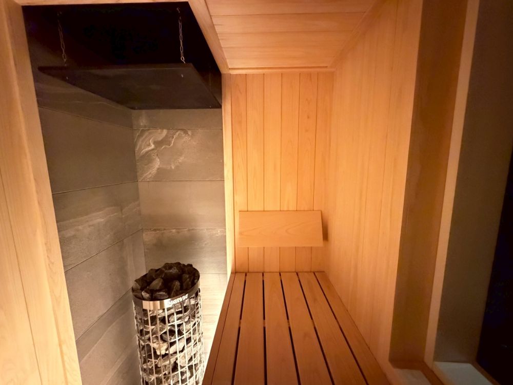 新築戸建て住宅にビルトインサウナと水風呂（チラー付）を導入いただきました。