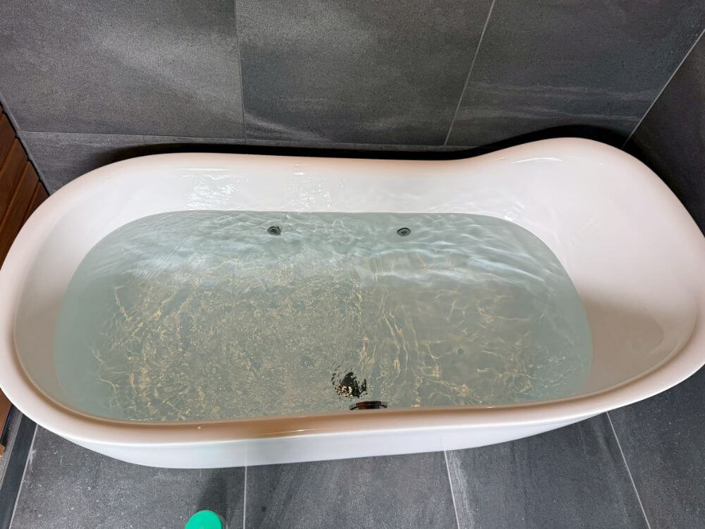 自宅サウナにスタイリッシュな水風呂を併設 導入施工事例