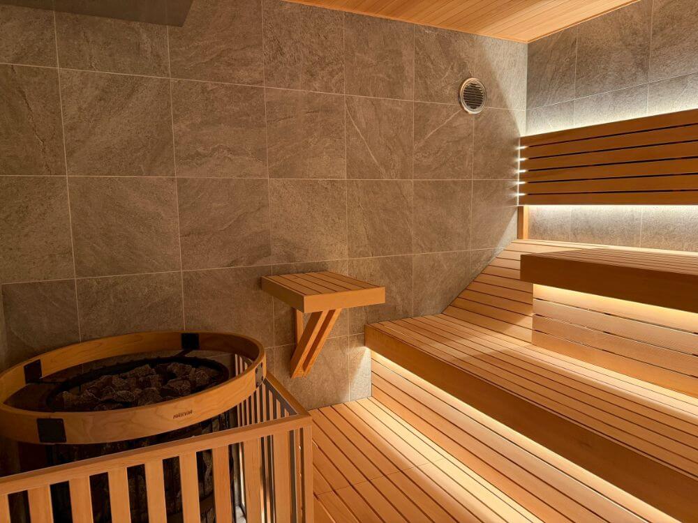 沖縄 温浴施設 屋内用サウナ 導入施工事例