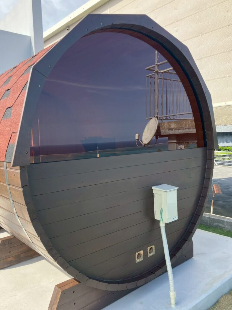 民泊施設バレルサウナ（半月窓付き） 導入事例　施工事例