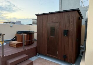 市川屋外用個人邸 屋上