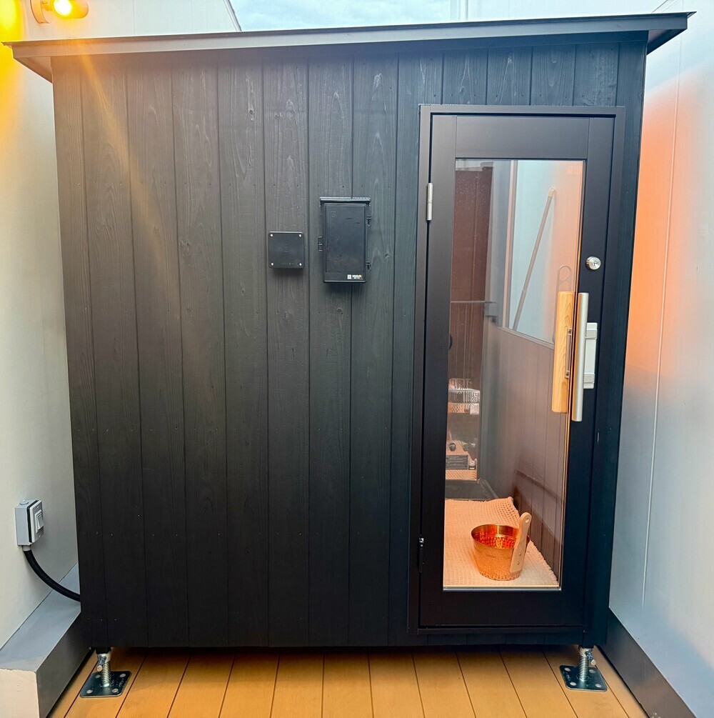 MORI SAUNA YAKISUGI ～4名用 国産焼杉の屋外用サウナ